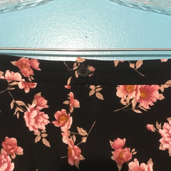 Floral Print Shorts - Picture 2 of 4